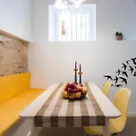 Апартаменты Casa Do Castelo 1- Work Or Relax In The Historic Heart Of Lisbon! *