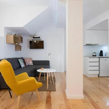 Apartment Casa Do Castelo 1- Work Or Relax In The Historic Heart Of Lisbon!